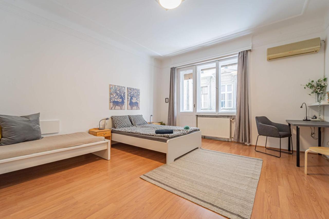 Central&Cozy Balcony!3Bdr 2Bth بودابست المظهر الخارجي الصورة