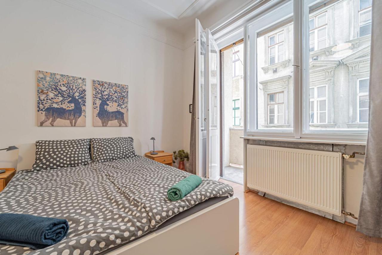 Central&Cozy Balcony!3Bdr 2Bth بودابست المظهر الخارجي الصورة